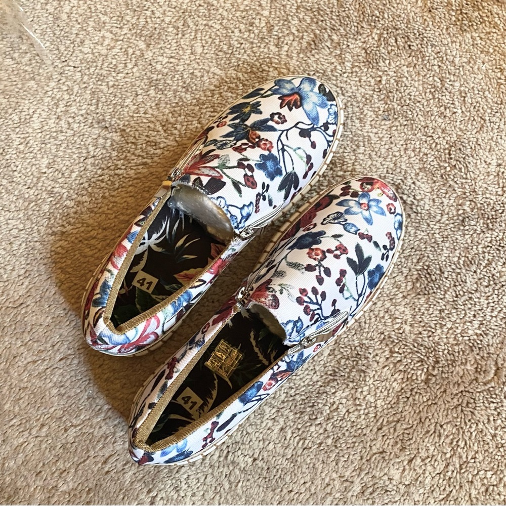 Women Floral Pattern Slip On Espadrilles - Picture 2 of 4